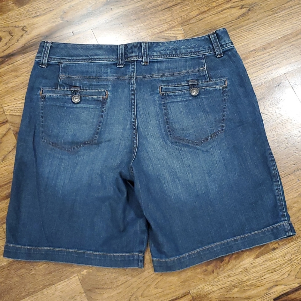 Eddie Bauer womens dark wash jean shorts size 14